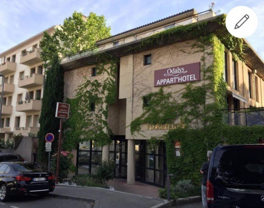 Ma Place Au Sud Aix Parking Aix-en-Provence Exterior photo